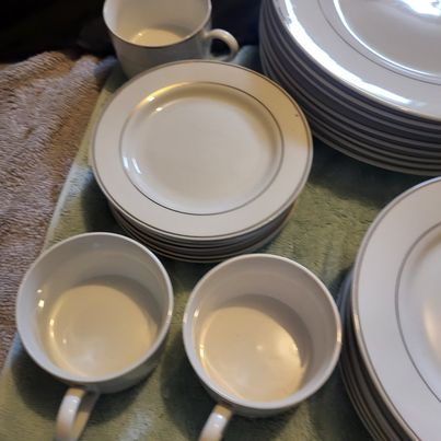 Set of 8 Gibson Housewares China (one cup missing)