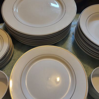 Set of 8 Gibson Housewares China (one cup missing)