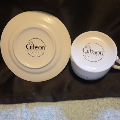 Set of 8 Gibson Housewares China (one cup missing)