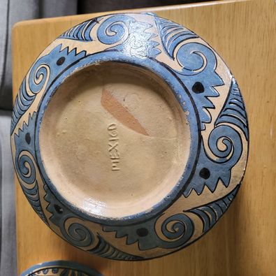 Beautiful Trinket Pottery Bowl w/lid marked "Mexico" on the bottom