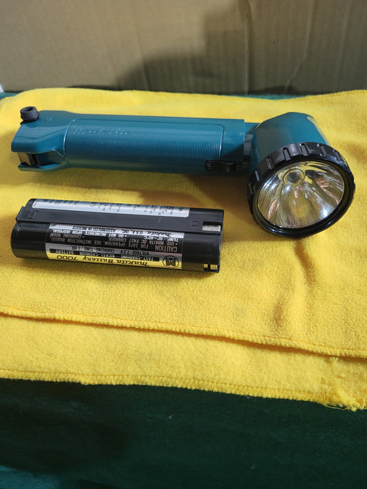 Makita Adjustable 9.5V Flashlight w/Battery